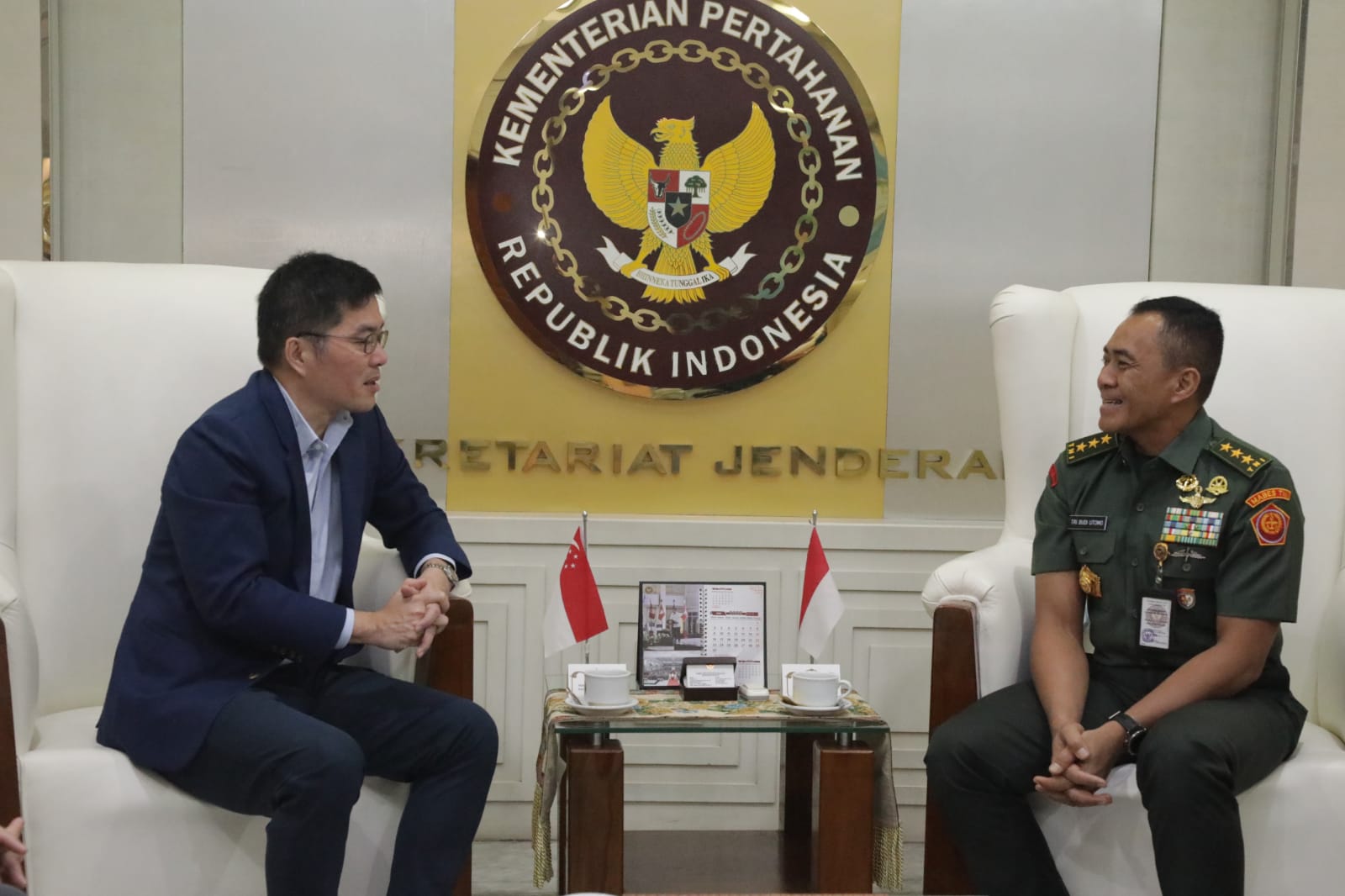 Perkuat Kerja Sama Pertahanan, Sekjen Kemhan RI Terima Kunjungan Sekjen Kemhan Singapura