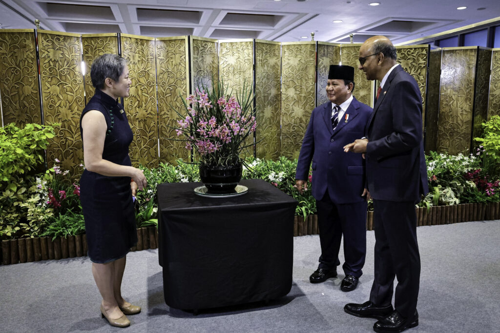 Presiden Prabowo Beri Nama Anggrek “Paraphalante Dora Sigar Soemitro” dalam Kunjungan Kenegaraan di Singapura – Sekretariat Kabinet Republik Indonesia