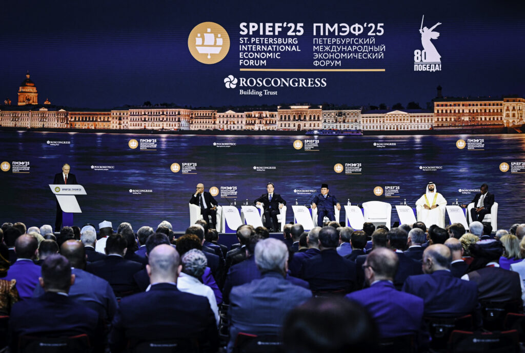 Presiden Prabowo Subianto Hadiri Sesi Pleno SPIEF 2025, Suarakan Kolaborasi Strategis di Tengah Geopolitik Global
