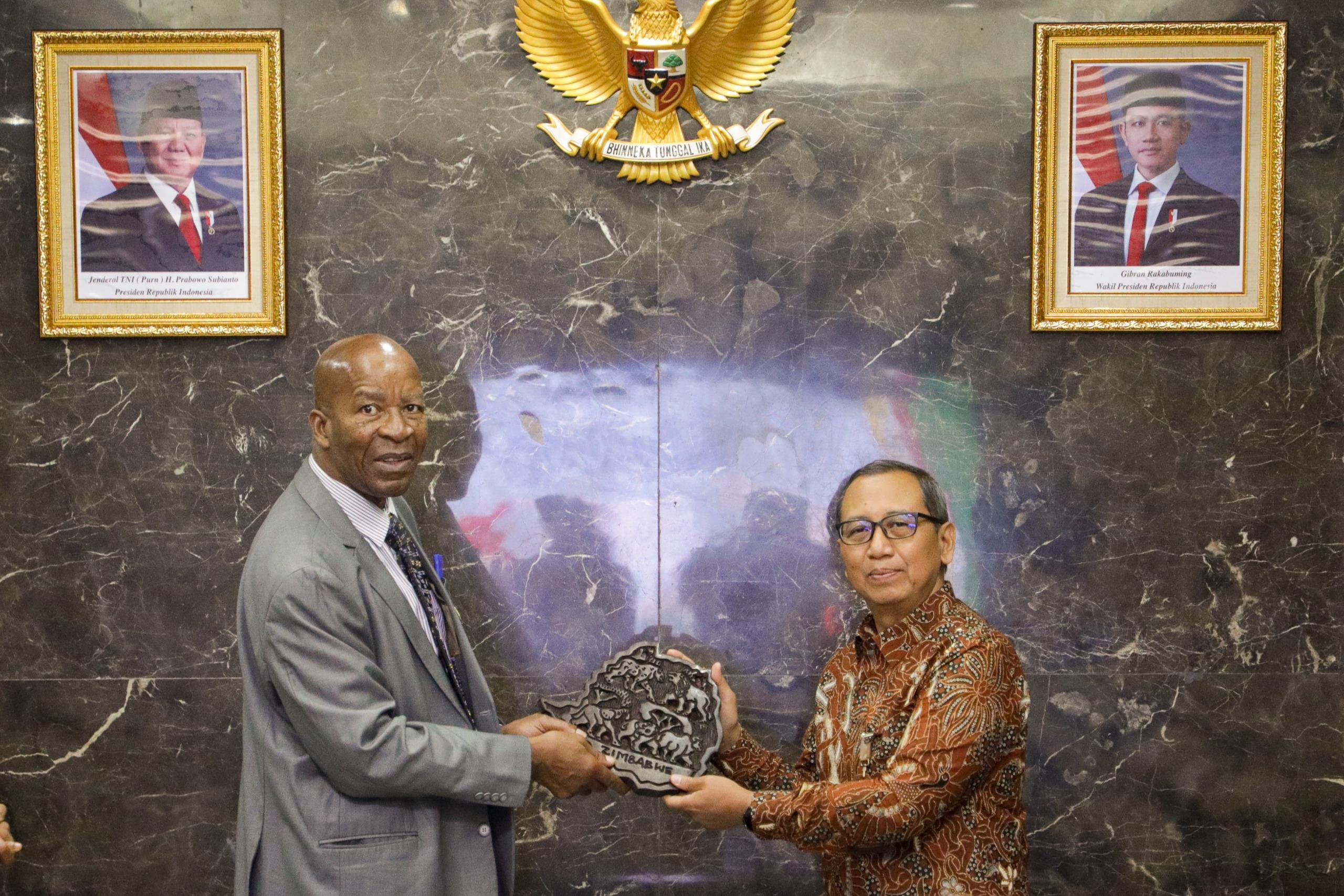 Seskemensetneg Terima Kunjungan Delegasi Republik Zimbabwe di Jakarta | Sekretariat Negara