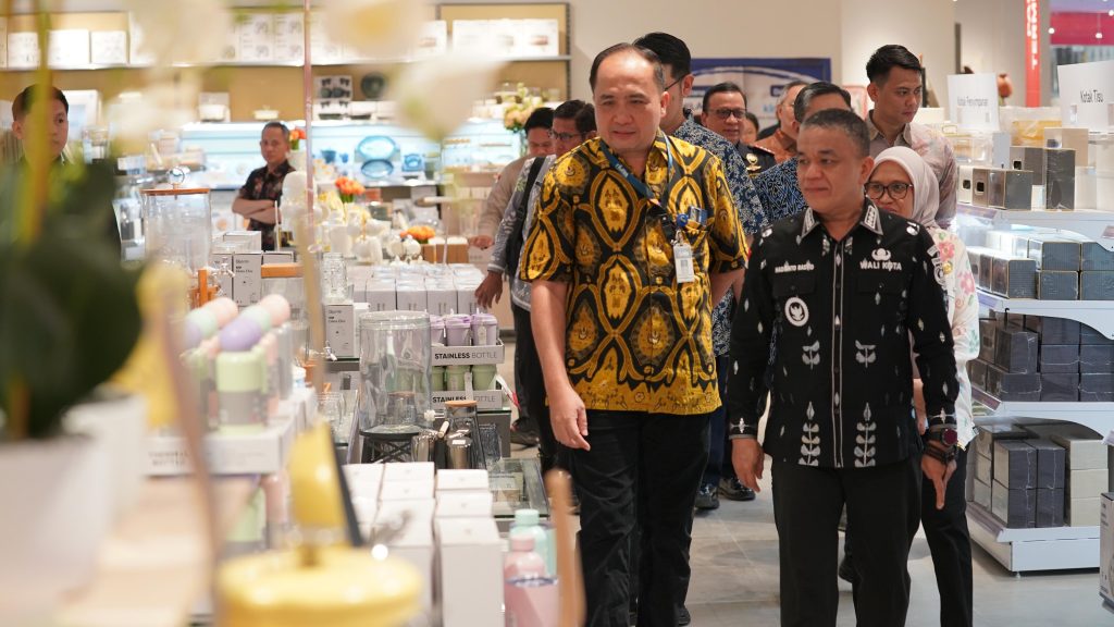 Wali Kota bersama Istri Resmikan Pusat Perbelanjaan Modern Living Plaza Palu