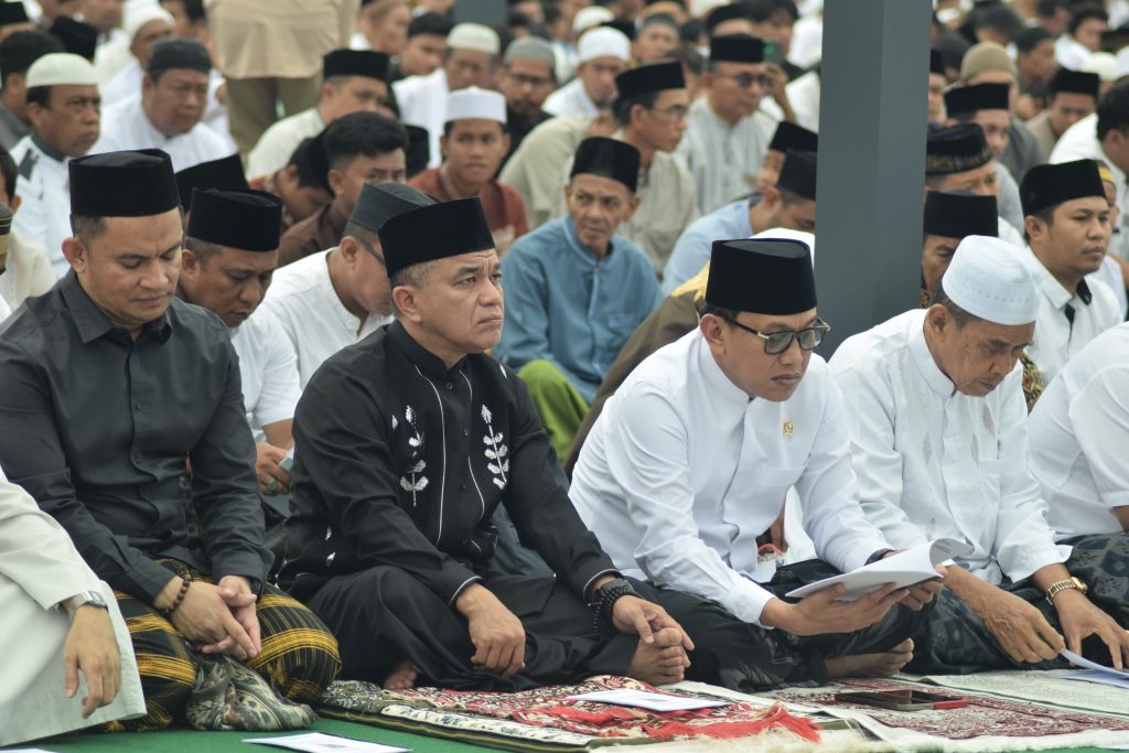 Ribuan Masyarakat Ikuti Salat Iduladha 1446 H Pemkot di Lapangan Vatulemo