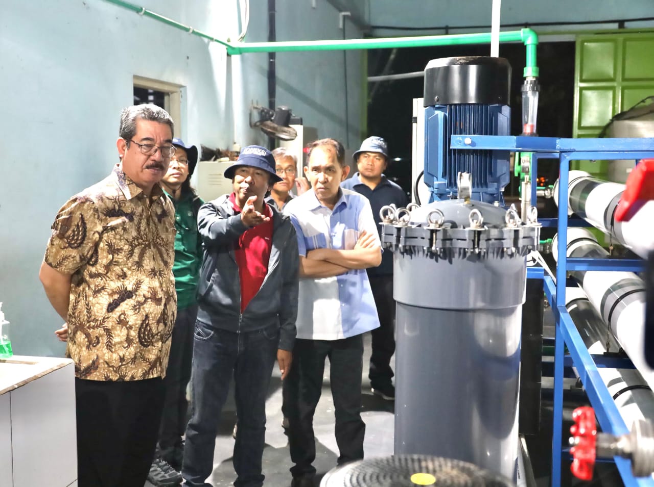 GUBERNUR MALUKU TINJAU UNIT DESALINASI UNDIP UNTUK PASOKAN AIR TAWAR DI DAERAH TERPENCIL