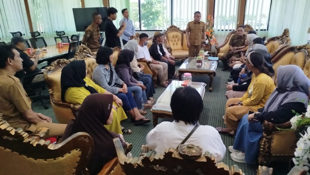 Sempat Berseteru, Wali Kota Hadianto Mediasi Pelaku UMKM Taman Gor