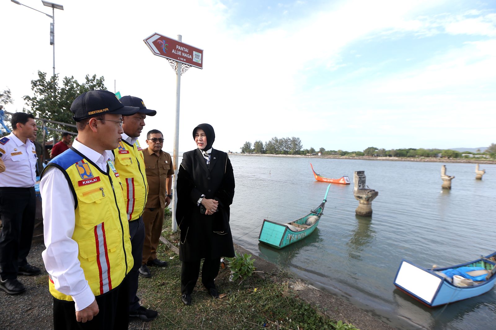 Tinjau Jembatan Alue Naga, Wali Kota Illiza Berharap Dibangun Tahun Depan