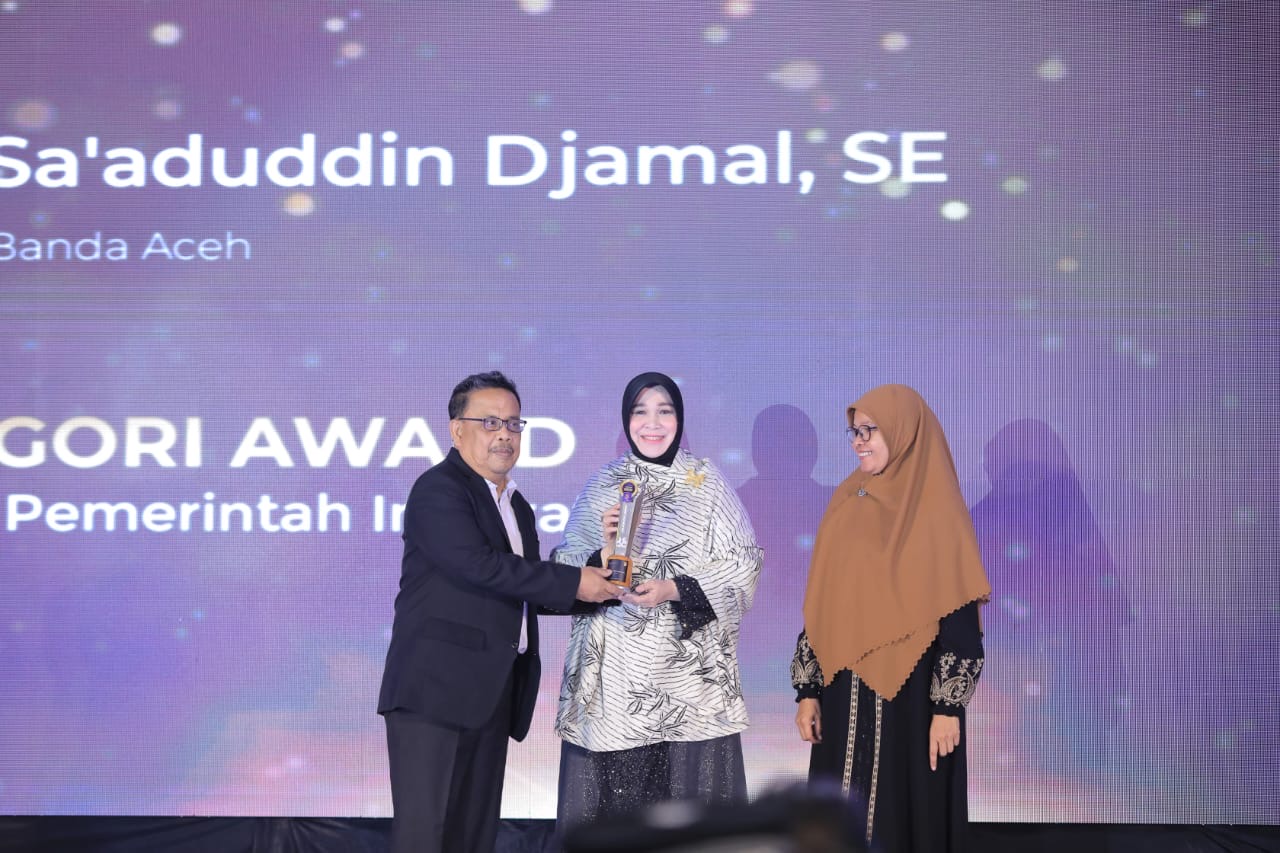 Iliza Raih Penghargaan Pemimpin Inspiratif di The Aceh Post Award 2025