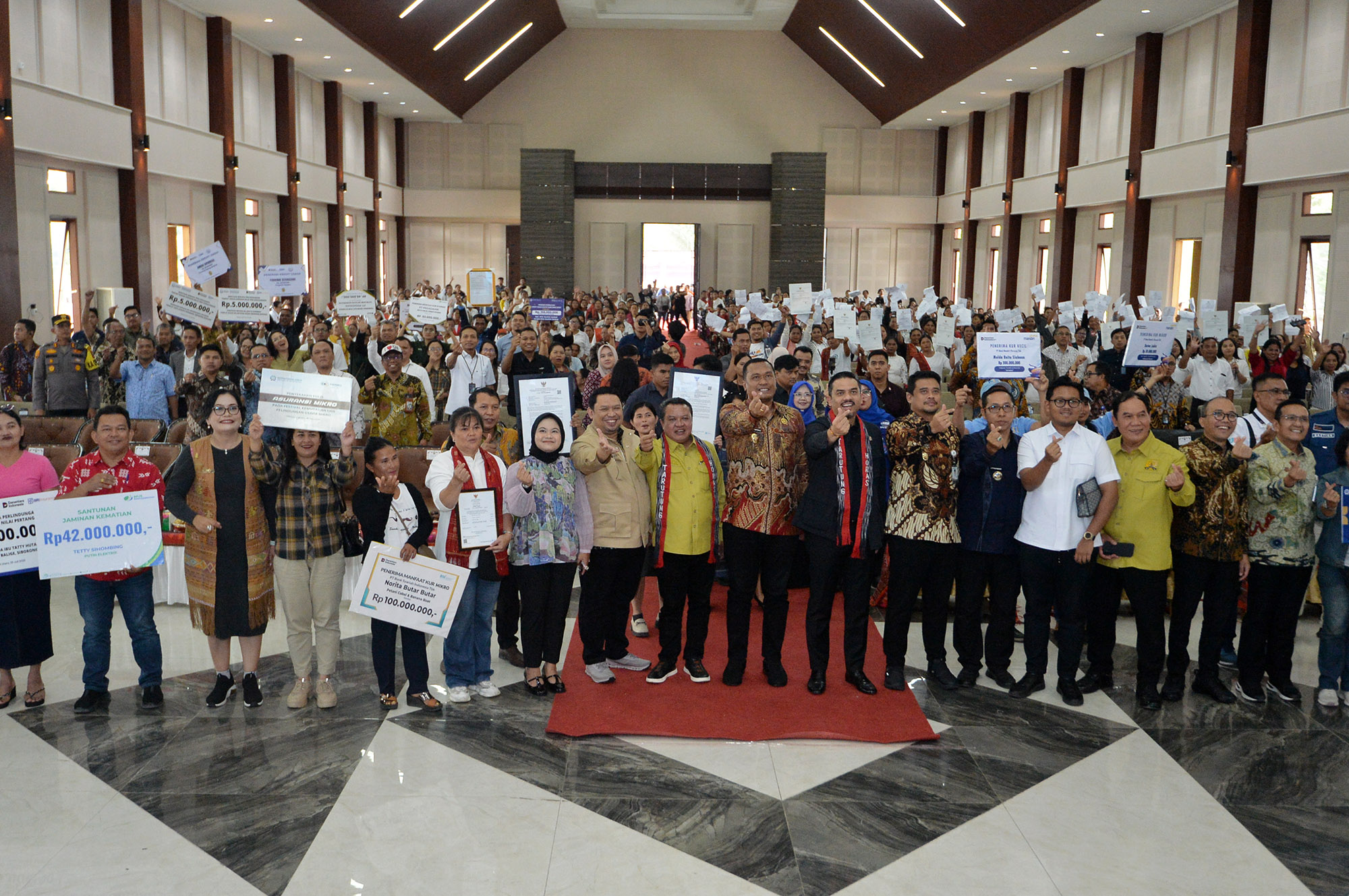 Festival Kemudahan dan Perlindungan Usaha Mikro, Gubernur Bobby Nasution Beri Hadiah Gratis Cicilan Kredit Setahun untuk UMKM