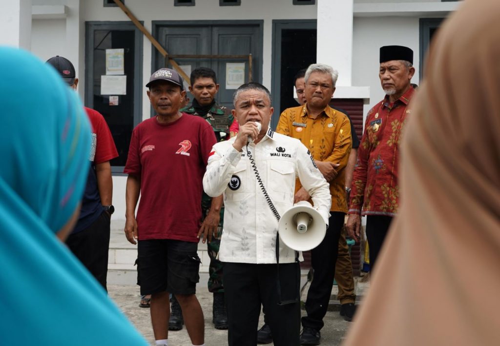 Wali Kota Temui Warga Balaroa, Tegaskan Komitmen Selesaikan Sertifikat Huntap 2026