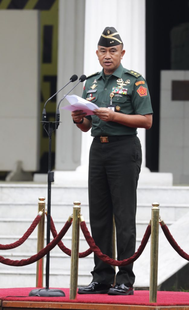 Kemhan Laksanakan Upacara Bendera Bulanan, Tekankan Disiplin Pegawai