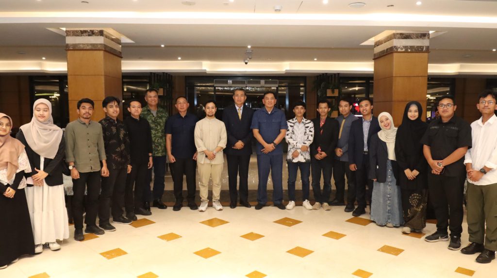 Tiba di Mesir, Menhan Sjafrie Bertemu Mahasiswa Indonesia dan Pejabat KBRI