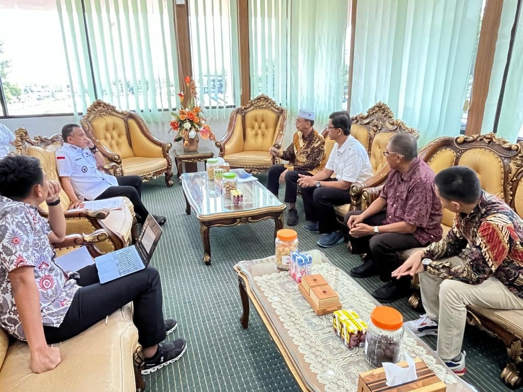 Pemkot Palu dan PCMI Sulteng Bersinergi Kembangkan Kawasan Bahasa Inggris di Uwentumbu