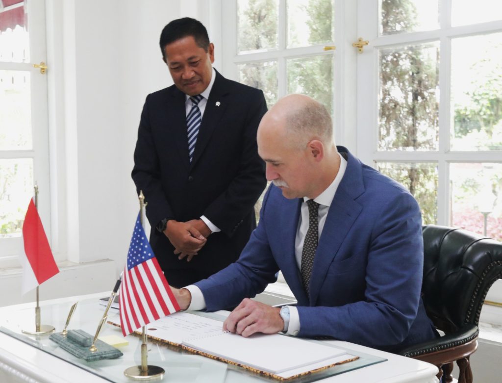 Wamenhan Donny Terima Kunjungan Kehormatan Plt. Asisten Menhan Amerika Serikat untuk Urusan Keamanan Indo-Pasifik