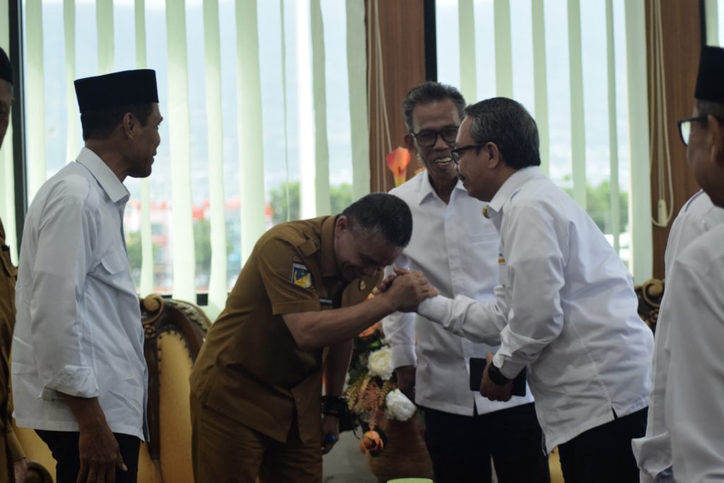 Layaknya ‘Tumpeng’, Rektor UIN Datokarama Puji Kepemimpinan Wali Kota Palu