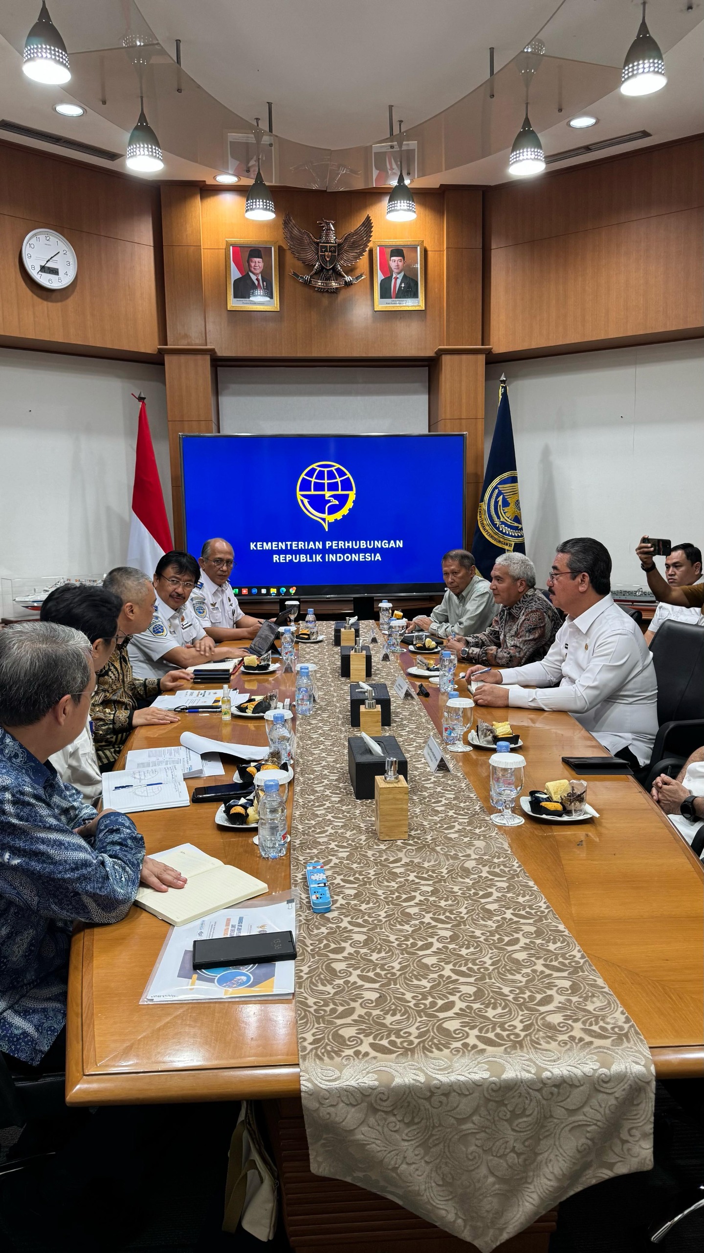 BANGUN MALUKU DI SEKTOR PERHUBUNGAN, GUBERNUR MALUKU AUDIENSI DENGAN MENHUB