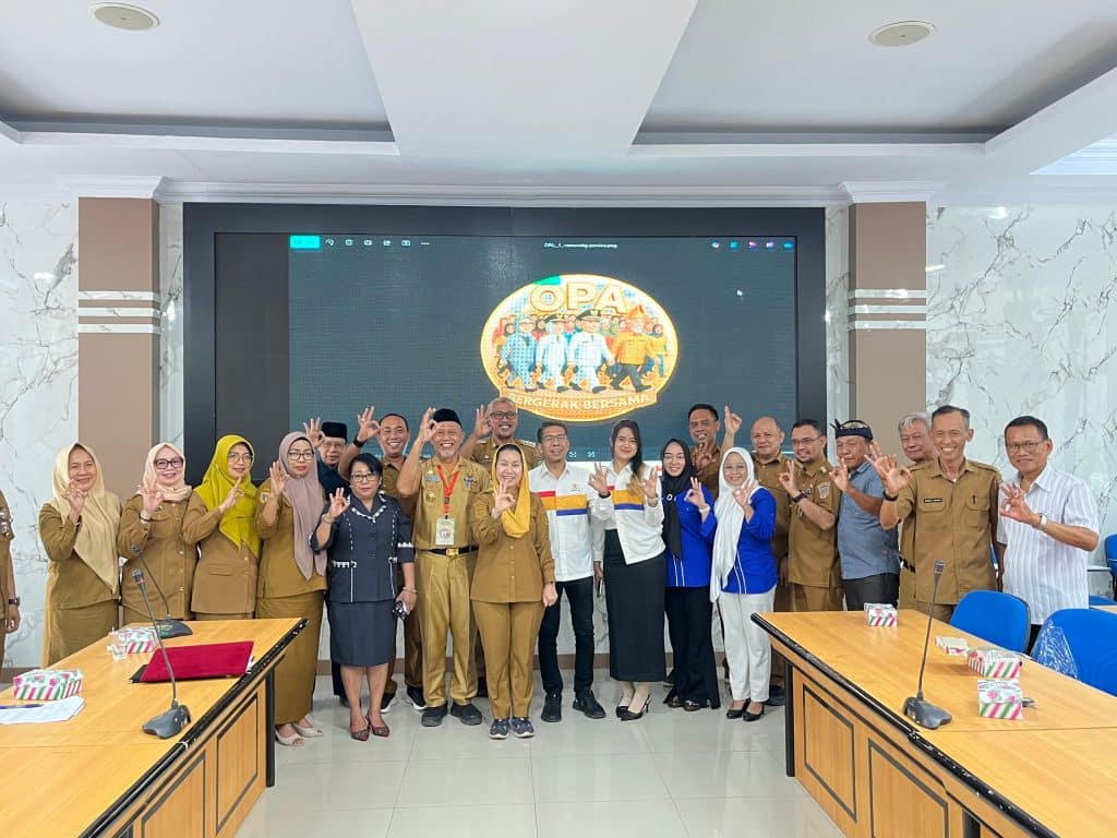 Tanamodindi Raih Predikat Kelurahan Terbaik, Wakil Wali Kota Serahkan Penghargaan Desa Cantik 2025