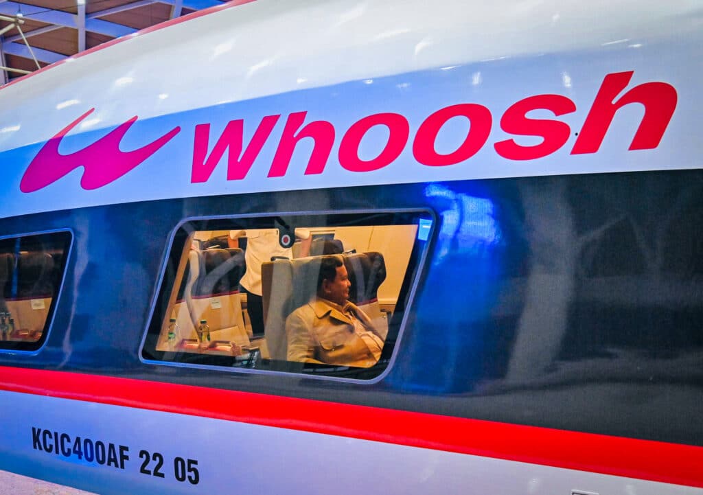 45 Menit ke Bandung, Presiden Prabowo Pilih Kereta Cepat Whoosh Bersama Masyarakat – Sekretariat Kabinet Republik Indonesia