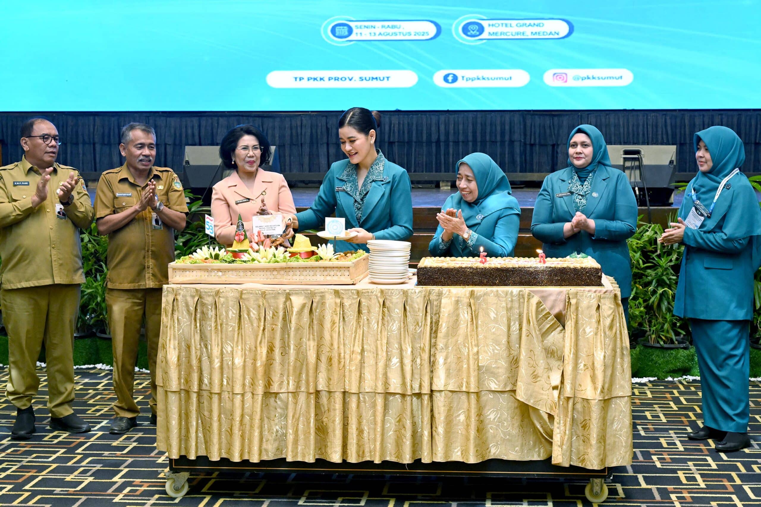 Puncak HKG ke-53 PKK Tingkat Sumut, Kahiyang Ayu Ajak Kader PKK Terus Berkontribusi Dukung Program Pemerintah Wujudkan Indonesia Emas 2045