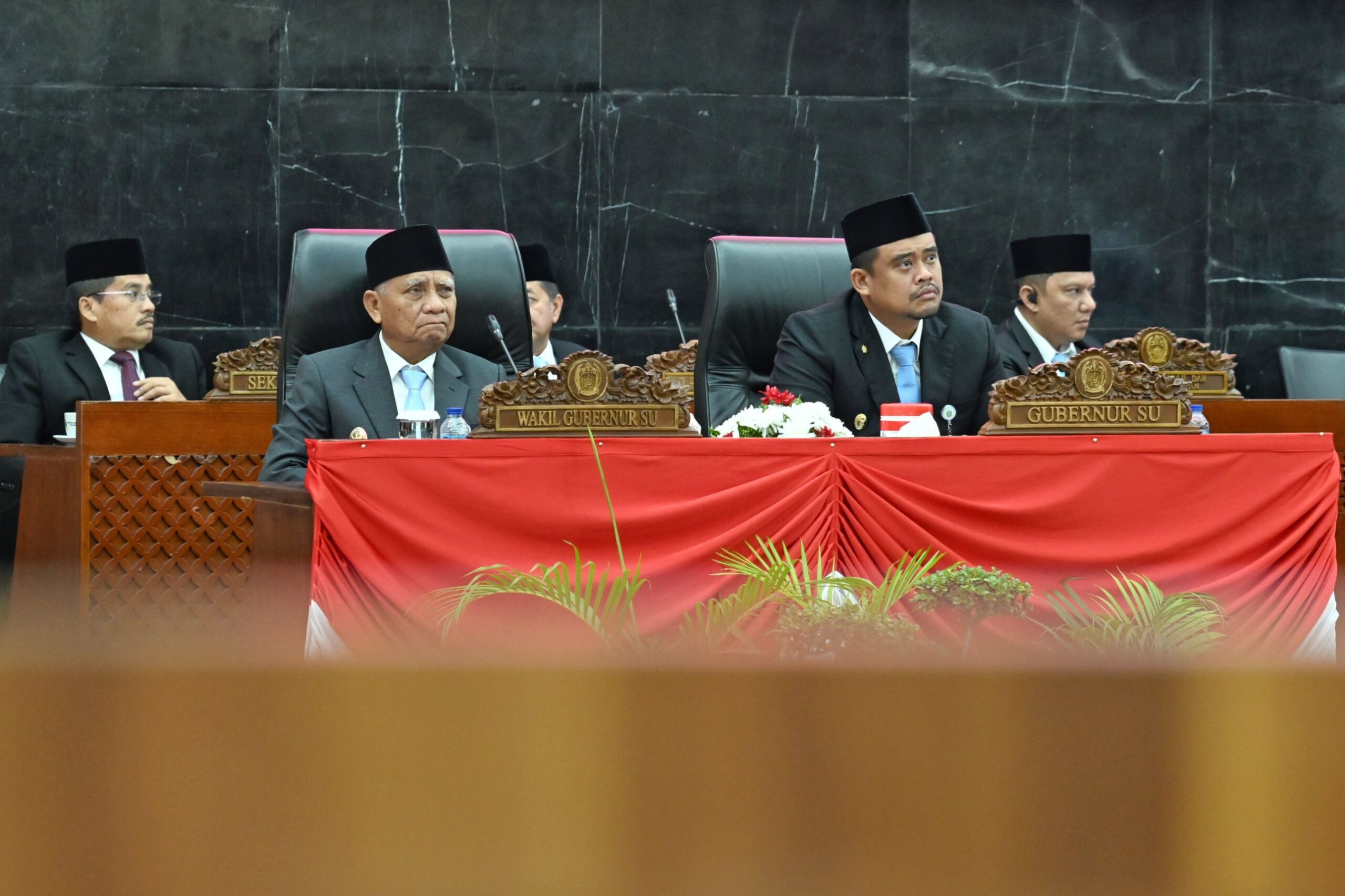 Gubernur Sumut Bobby Nasution dan Wagub Surya Dengarkan Pidato Presiden RI dalam Rangka HUT ke-80 RI