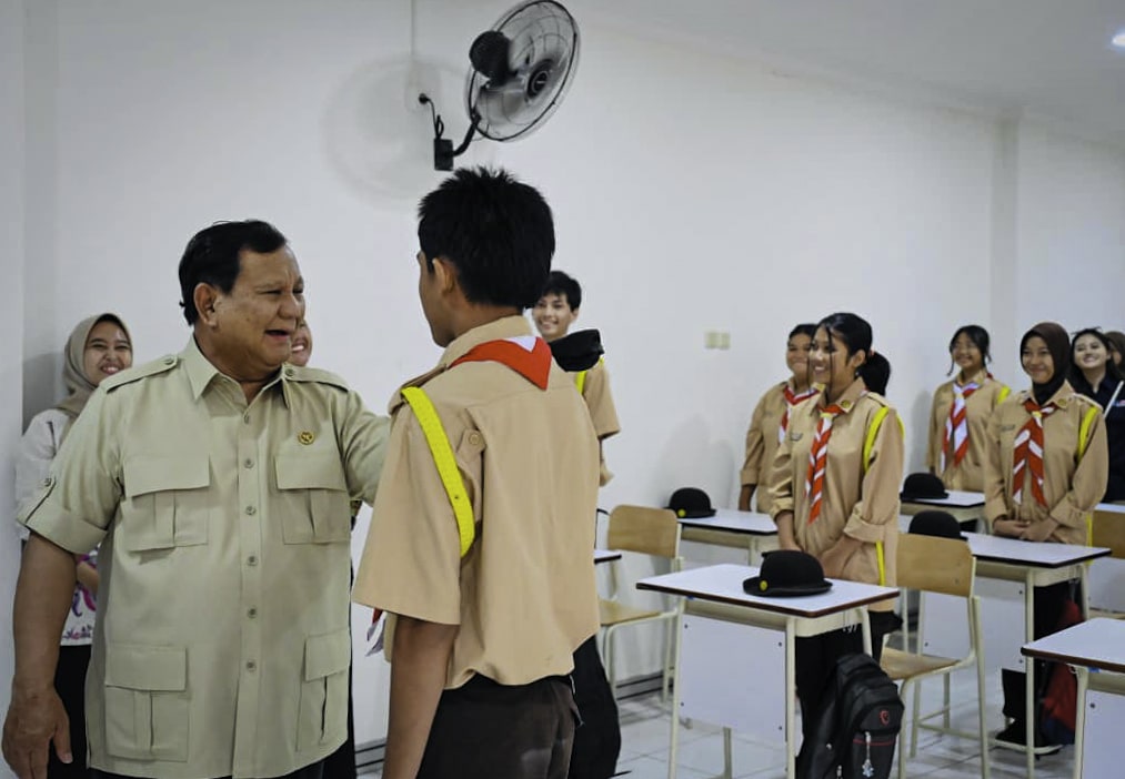 Siswa-Siswi SRMA Margaguna Haru dan Bahagia Disapa Presiden Prabowo – Sekretariat Kabinet Republik Indonesia