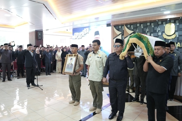 Duka Mendalam di DPRD Makassar atas Kepergian Ruslan Mahmud