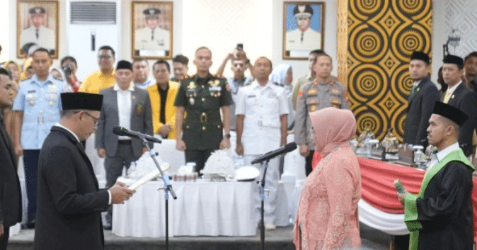 DPRD Resmi Lantik Prof Apiaty