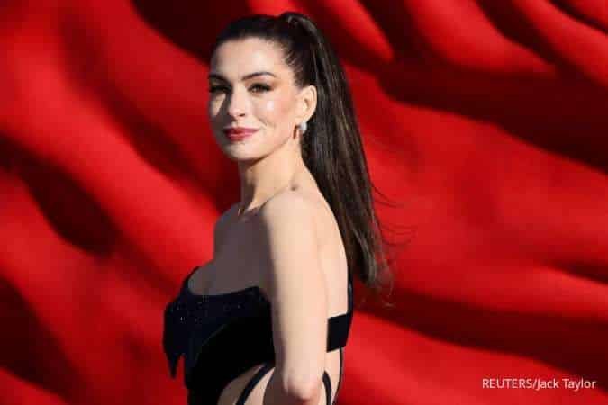 Anne Hathaway Bertransformasi Jadi Bintang Pop Bermasalah di Film Mother Mary
