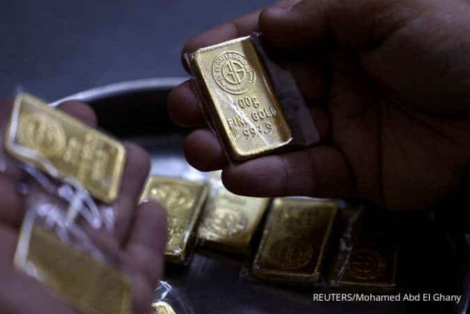 Harga Emas Turun Lebih dari 1% Senin (6/4) Pagi, Tekanan Dolar & Suku Bunga Pemicunya