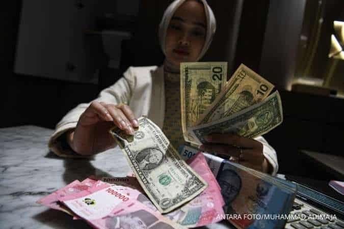 Rupiah Semakin Tertekan, Nilai Wajar Seharusnya di Bawah Rp 17.000 per Dolar AS