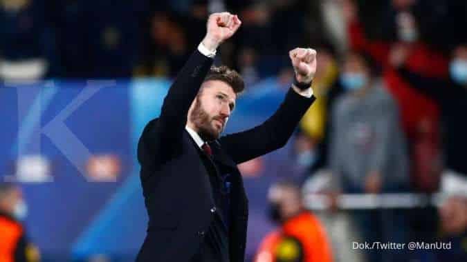 Michael Carrick Redam Isu Pelatih Permanen Usai Manchester United Kalahkan Liverpool