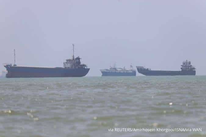 Arus Kapal Tanker Kembali Meningkat di Selat Hormuz, Harga Minyak Terkoreksi