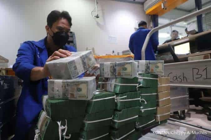 Cadangan Devisa RI Terus Menyusut, Rupiah Jadi Ancaman Utama