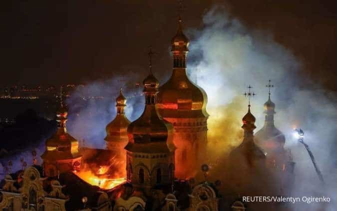 Serangan Rusia Hantam Kyiv, Biara Bersejarah Ukraina Terbakar