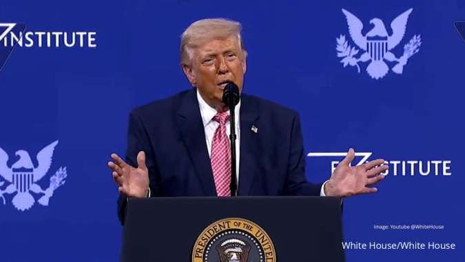 Trump Siapkan Proyek US$ 22 Miliar untuk Modernisasi Bandara Dulles