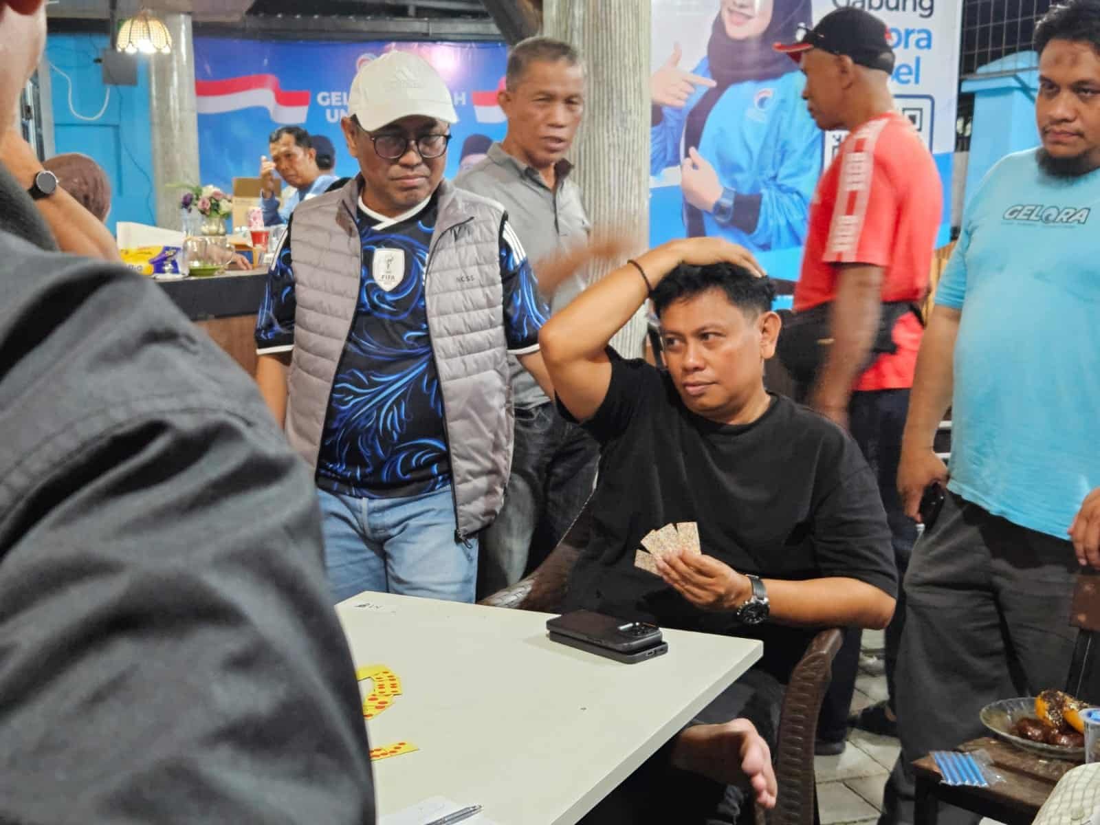 Gelora Kopi Satukan Jurnalis dan Kader, Domino hingga Coto Makassar Hangatkan Nobar Pildun