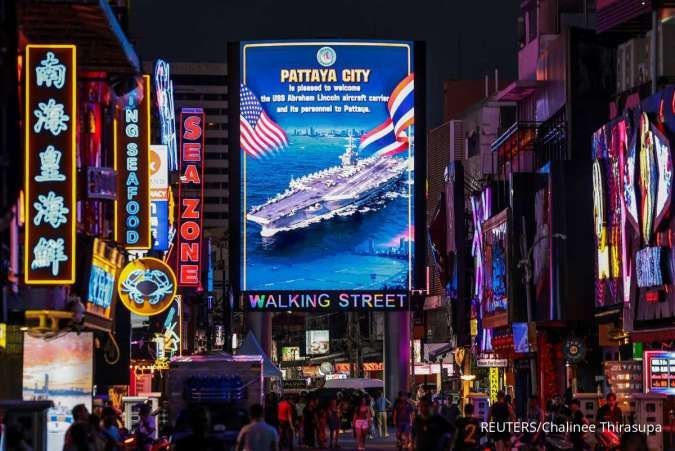 Kapal Induk AS Abraham Lincoln Tinggalkan Thailand Usai Lima Hari Bersandar