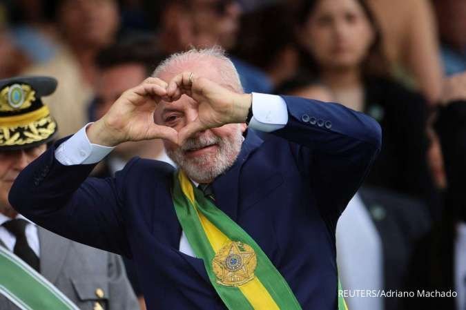 Jelang Pilpres Brasil, Flavio Bolsonaro dan Lula Sama Kuat