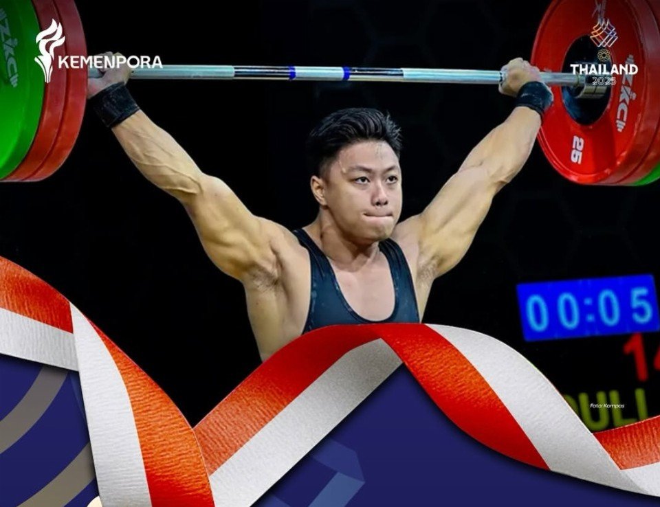 Rahmat Erwin Menang Tipis 1 Kg di Asian Games 2026, Pecahkan 2 Rekor Dunia